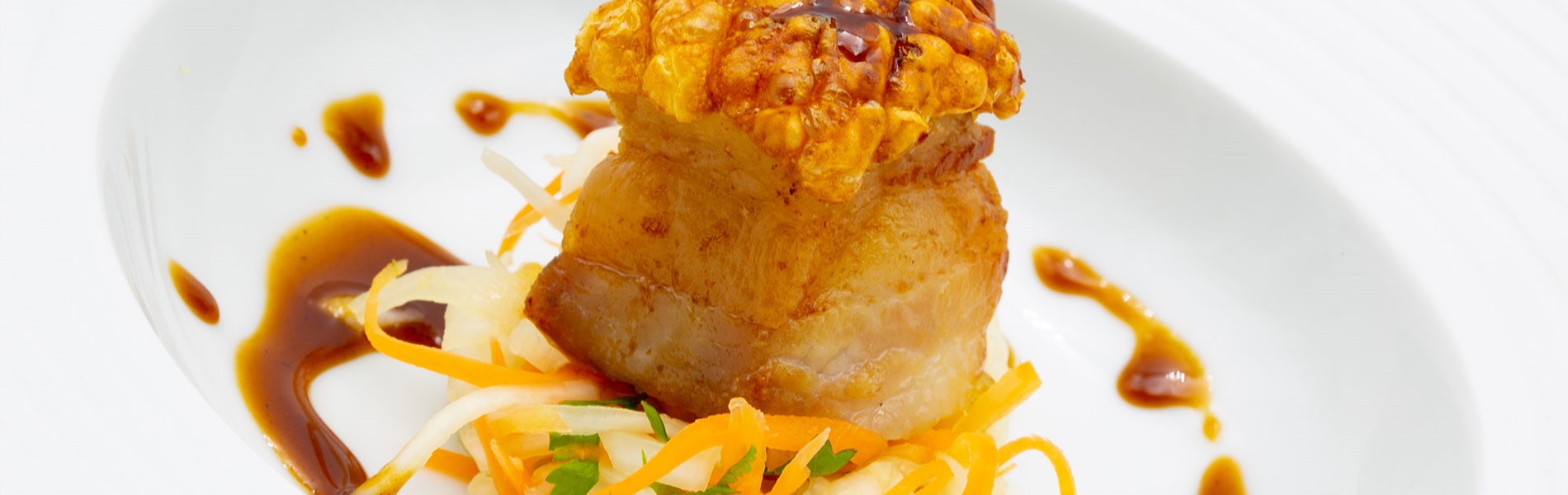 In Bier gegarter Schweinebauch mit Kraut