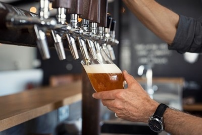 Bier richtig zapfen und einschenken