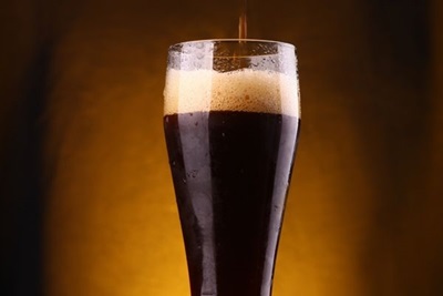 Colaweizen: erfrischendes Biermischgetränk selber zubereiten